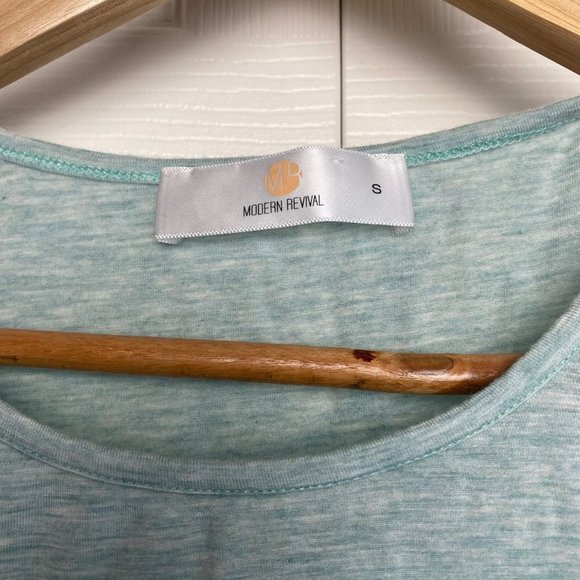 Cold Shoulder Flutter Sleeve Top Size Small - Picture 2 of 6